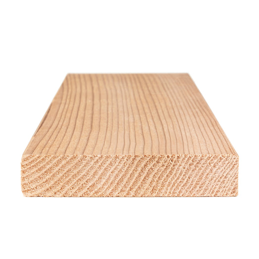 Western Red Cedar 1x4 bench board cross-section close-up showing the tight growth rings of the end grain