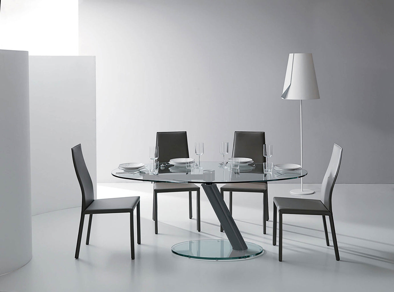 YumanMod Onda Extendable Oval Dining Table 39 x 53 - Graphite Metal Base Glass Top OZ01.07.02 Dining Tables Topture